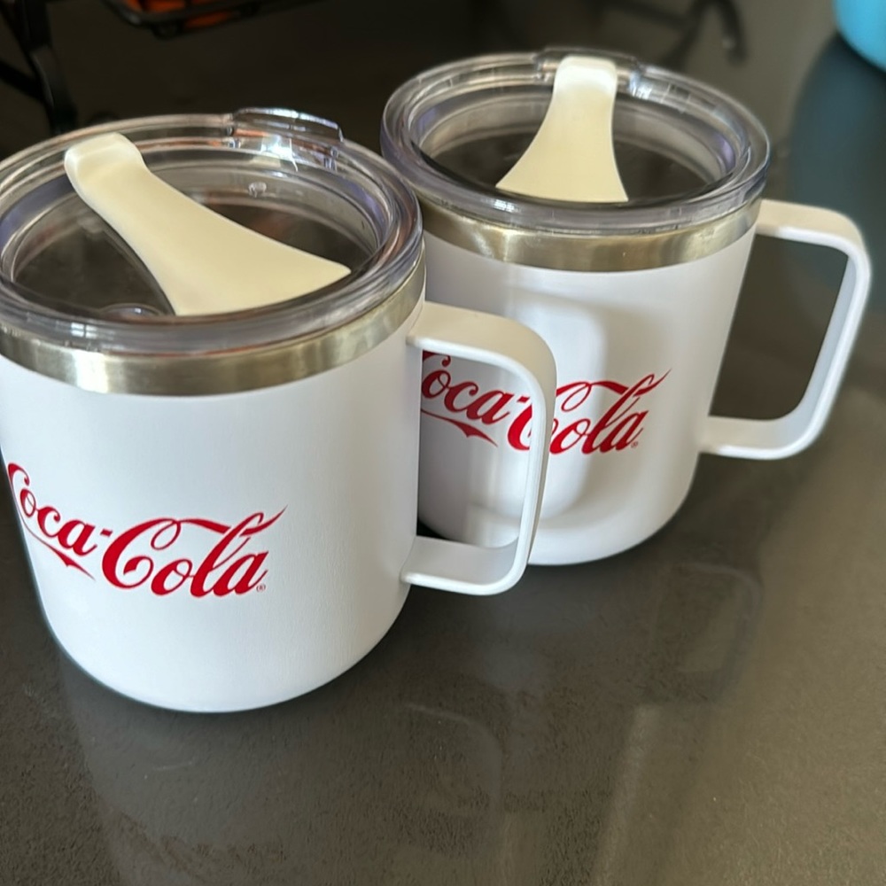 2 Coca Cola mugs